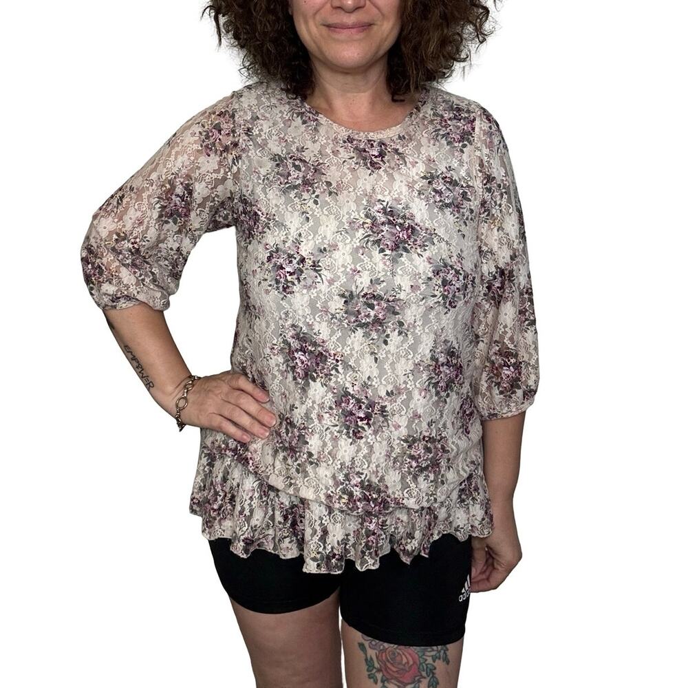 Women's Cottage Core Stretch Lace Top With Three-Quarter Sleeves.